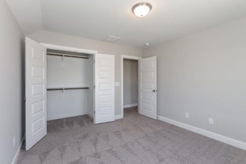 unfurnished room with closet